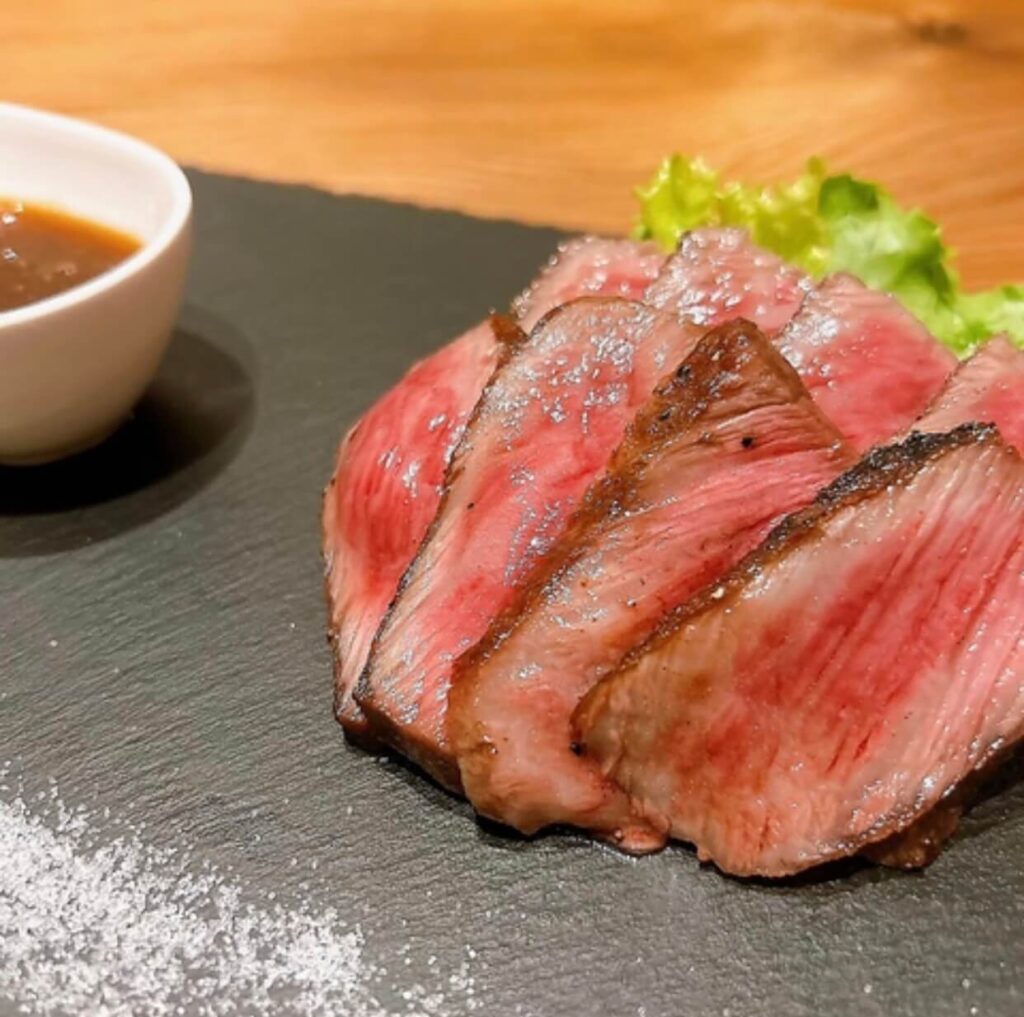 神栖市の居酒屋「めし呑み処 ラクロード」メニュー「赤身牛ステーキ」