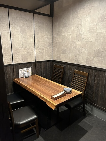 神栖市の居酒屋「めし呑み処 ラクロード」4人掛けテーブル席