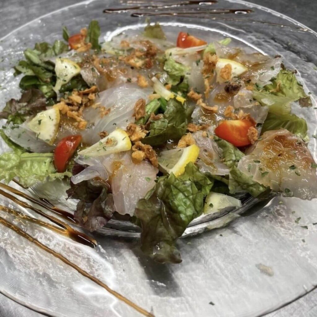 神栖市の居酒屋「めし呑み処 ラクロード」メニュー「鮮魚のカルパッチョ」