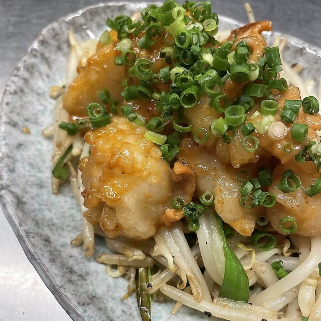 神栖市の居酒屋「めし呑み処 ラクロード」メニュー「ピリ辛ホルモン味噌炒め」
