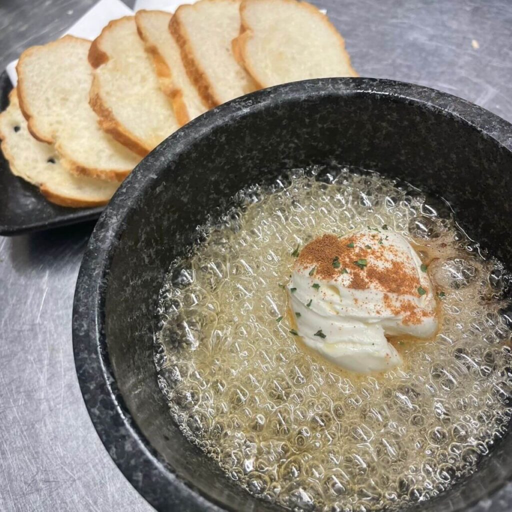 神栖市の居酒屋「めし呑み処 ラクロード」メニュー「石鍋のハニークリームチーズ」