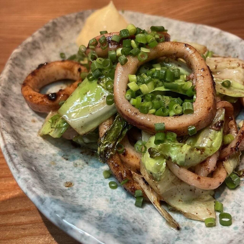 神栖市の居酒屋「めし呑み処 ラクロード」メニュー「イカバター焦がし醤油炒め」