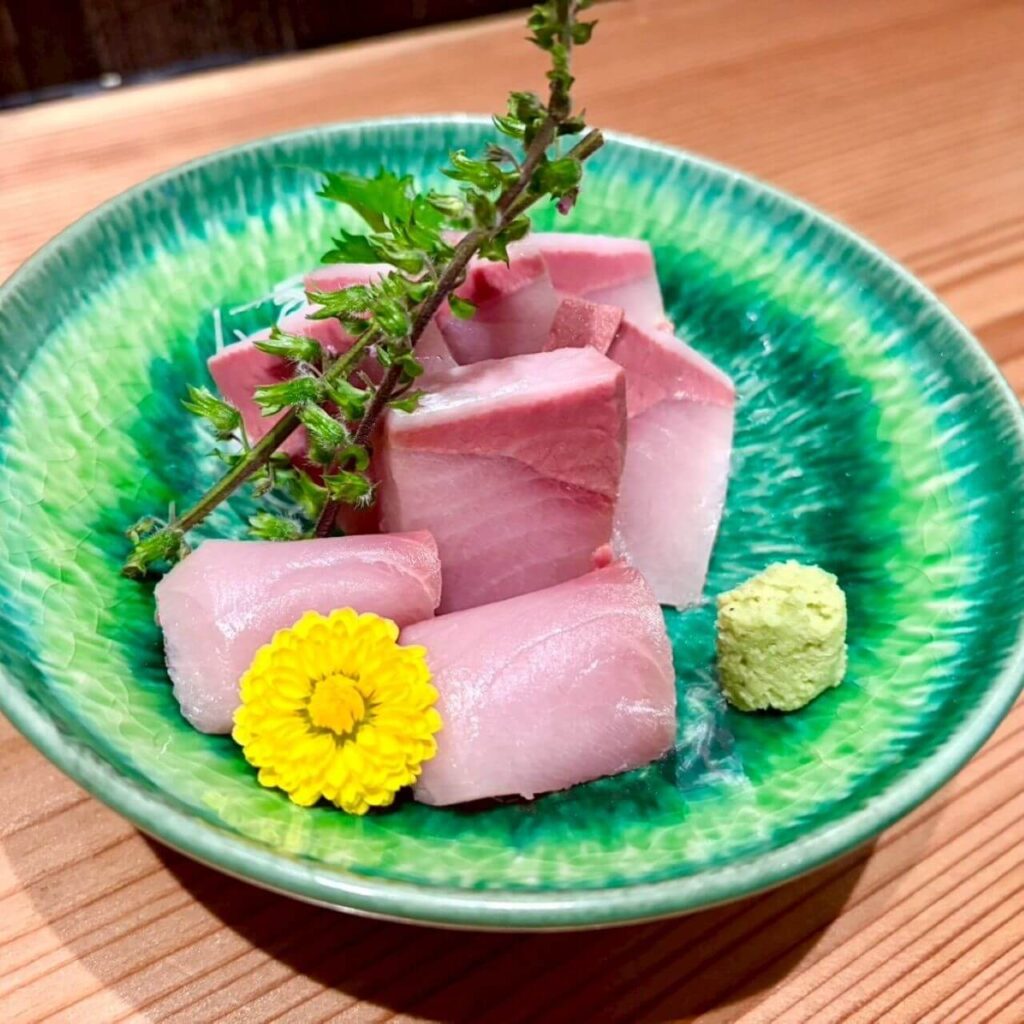神栖市の居酒屋「めし呑み処　ラクロード」メニュー「愛媛ブリ刺」